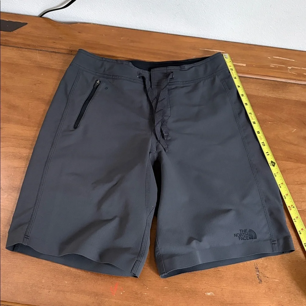 The North Face Men's Dark Gray Athletic Drawstring Shorts Size 30